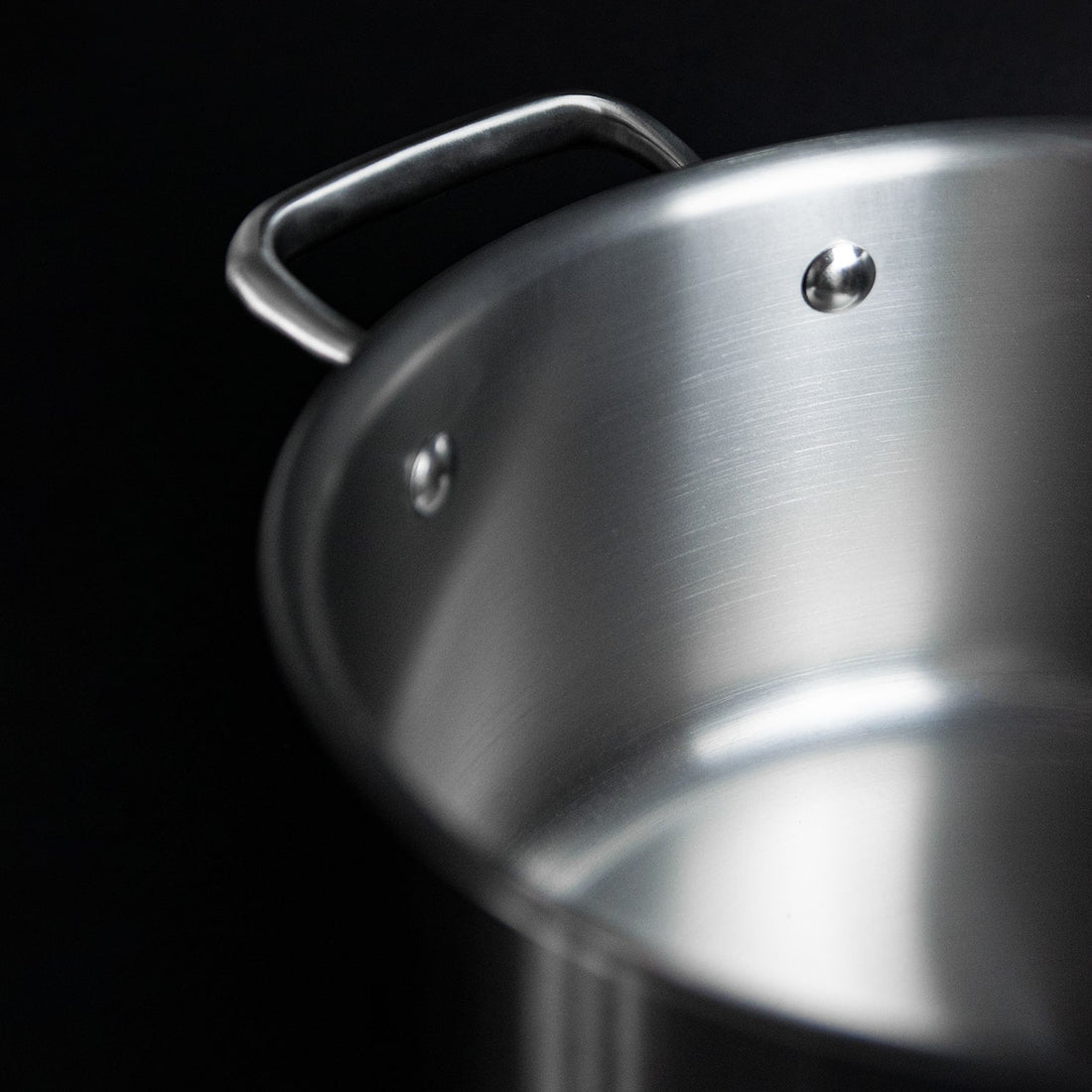 Best titanium cookware set: a pure titanium pot close up